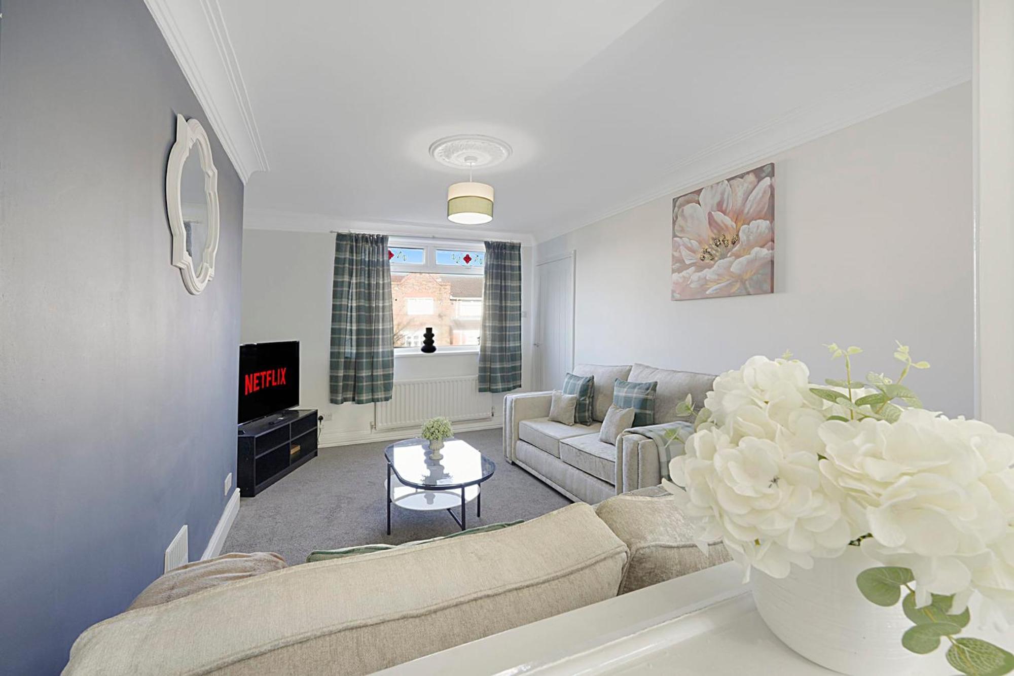 Stylish Near Heritage Coast Sleeps 5